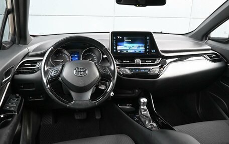 Toyota C-HR I рестайлинг, 2019 год, 2 329 000 рублей, 6 фотография