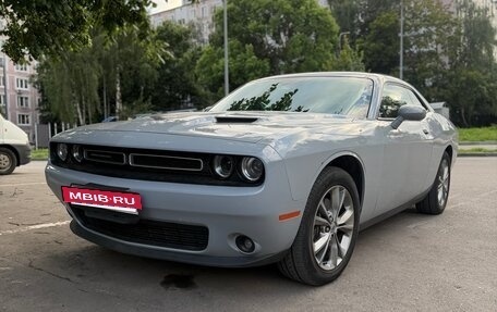 Dodge Challenger III рестайлинг 2, 2020 год, 3 950 000 рублей, 2 фотография