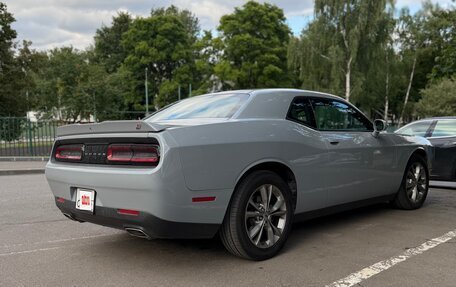 Dodge Challenger III рестайлинг 2, 2020 год, 3 950 000 рублей, 5 фотография