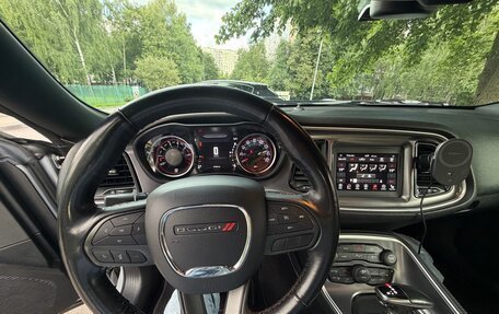 Dodge Challenger III рестайлинг 2, 2020 год, 3 950 000 рублей, 8 фотография