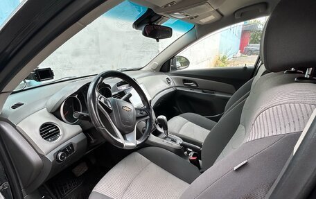 Chevrolet Cruze II, 2010 год, 550 000 рублей, 5 фотография