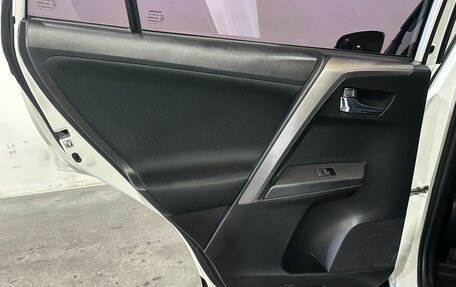 Toyota RAV4, 2019 год, 2 350 000 рублей, 11 фотография