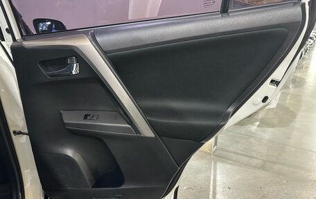 Toyota RAV4, 2019 год, 2 350 000 рублей, 12 фотография
