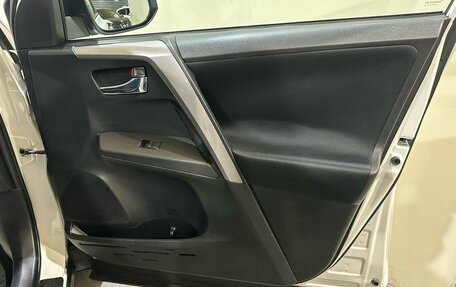 Toyota RAV4, 2019 год, 2 350 000 рублей, 13 фотография