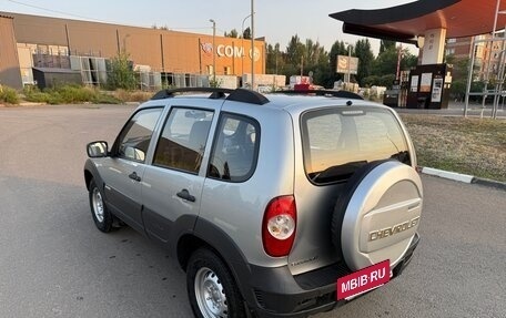 Chevrolet Niva I рестайлинг, 2015 год, 620 000 рублей, 3 фотография