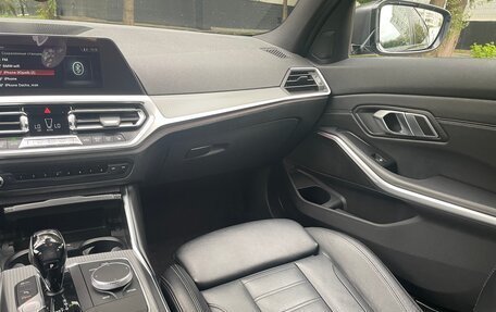 BMW 3 серия, 2019 год, 3 150 000 рублей, 16 фотография
