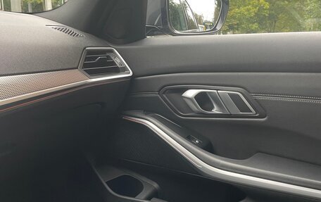 BMW 3 серия, 2019 год, 3 150 000 рублей, 17 фотография