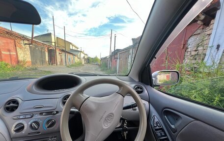 Toyota Platz, 2001 год, 235 000 рублей, 4 фотография