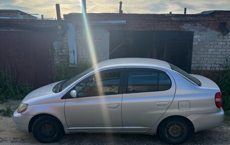 Toyota Platz, 2001 год, 235 000 рублей, 2 фотография