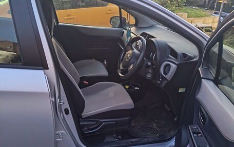 Toyota Vitz, 2013 год, 550 000 рублей, 6 фотография