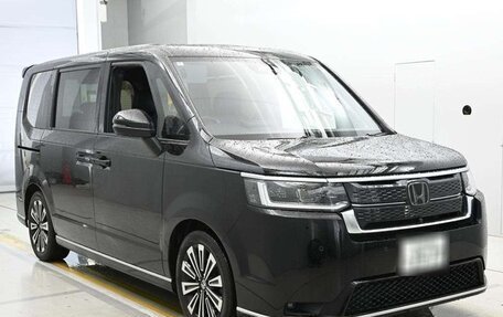 Honda Stepwgn, 2022 год, 2 230 000 рублей, 2 фотография