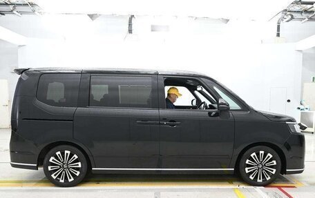 Honda Stepwgn, 2022 год, 2 230 000 рублей, 5 фотография