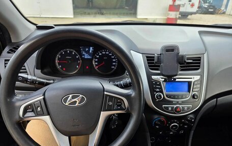 Hyundai Solaris II рестайлинг, 2011 год, 690 000 рублей, 8 фотография