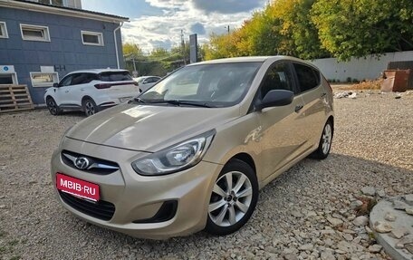 Hyundai Solaris II рестайлинг, 2011 год, 690 000 рублей, 1 фотография