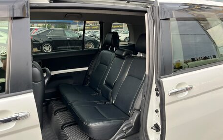 Toyota ISis I, 2012 год, 1 379 000 рублей, 11 фотография