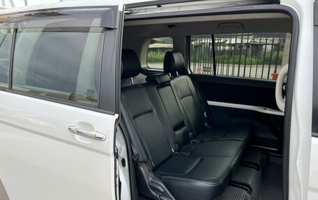 Toyota ISis I, 2012 год, 1 379 000 рублей, 14 фотография