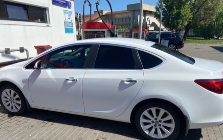 Opel Astra J, 2013 год, 900 000 рублей, 3 фотография