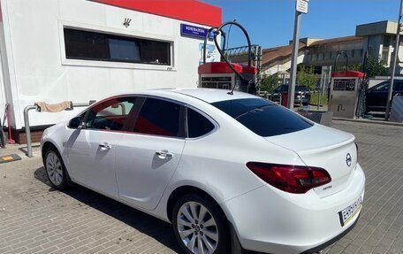 Opel Astra J, 2013 год, 900 000 рублей, 2 фотография