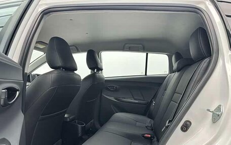 Toyota Yaris XP150 рестайлинг, 2022 год, 940 000 рублей, 9 фотография