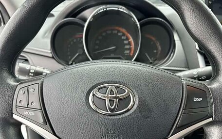 Toyota Yaris XP150 рестайлинг, 2022 год, 940 000 рублей, 11 фотография