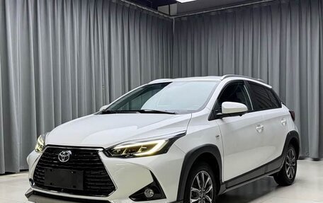 Toyota Yaris XP150 рестайлинг, 2022 год, 935 000 рублей, 1 фотография