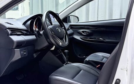 Toyota Yaris XP150 рестайлинг, 2022 год, 935 000 рублей, 8 фотография