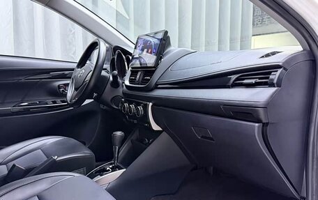 Toyota Yaris XP150 рестайлинг, 2022 год, 935 000 рублей, 9 фотография