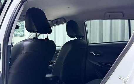 Toyota Yaris XP150 рестайлинг, 2022 год, 935 000 рублей, 19 фотография