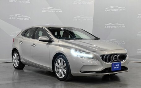 Volvo V40 II рестайлинг, 2019 год, 1 600 000 рублей, 7 фотография
