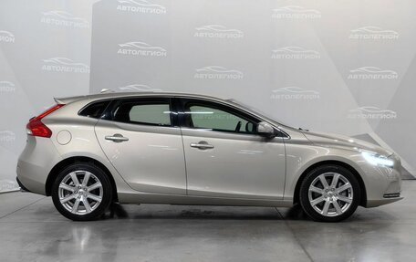 Volvo V40 II рестайлинг, 2019 год, 1 600 000 рублей, 6 фотография