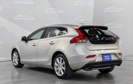 Volvo V40 II рестайлинг, 2019 год, 1 600 000 рублей, 3 фотография