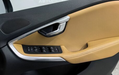 Volvo V40 II рестайлинг, 2019 год, 1 600 000 рублей, 23 фотография