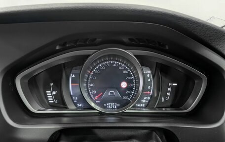 Volvo V40 II рестайлинг, 2019 год, 1 600 000 рублей, 20 фотография