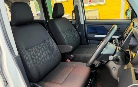 Toyota Roomy I, 2019 год, 930 000 рублей, 17 фотография