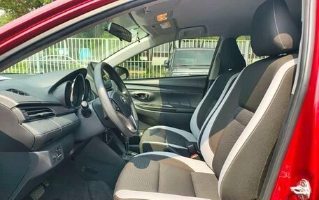Toyota Yaris XP150 рестайлинг, 2022 год, 1 054 000 рублей, 7 фотография