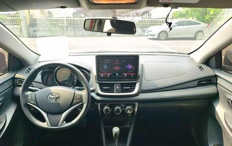 Toyota Yaris XP150 рестайлинг, 2022 год, 1 054 000 рублей, 8 фотография