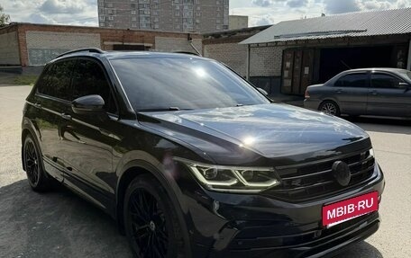 Volkswagen Tiguan II, 2021 год, 4 300 000 рублей, 2 фотография