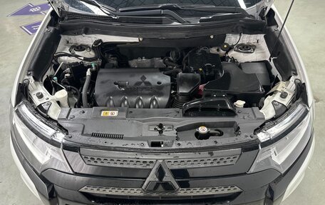 Mitsubishi Outlander III рестайлинг 3, 2021 год, 1 987 700 рублей, 3 фотография
