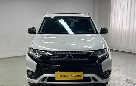 Mitsubishi Outlander III рестайлинг 3, 2021 год, 1 987 700 рублей, 2 фотография
