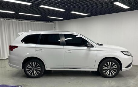 Mitsubishi Outlander III рестайлинг 3, 2021 год, 1 987 700 рублей, 5 фотография