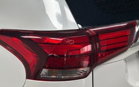 Mitsubishi Outlander III рестайлинг 3, 2021 год, 1 987 700 рублей, 12 фотография
