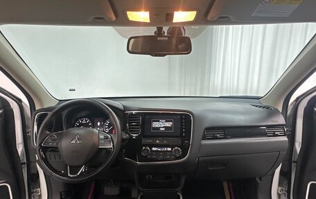 Mitsubishi Outlander III рестайлинг 3, 2021 год, 1 987 700 рублей, 16 фотография