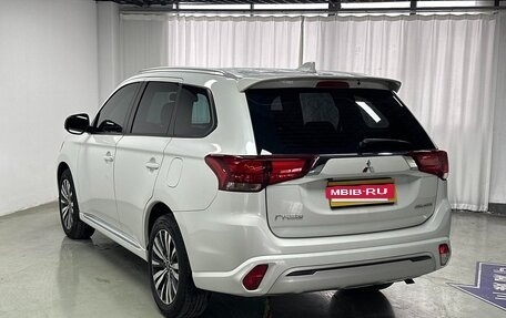 Mitsubishi Outlander III рестайлинг 3, 2021 год, 1 987 700 рублей, 9 фотография