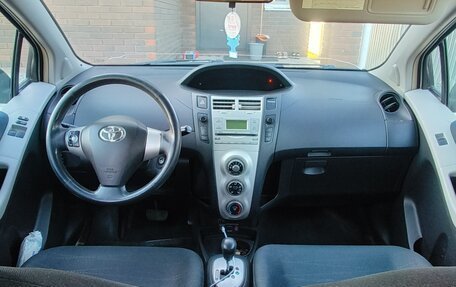 Toyota Yaris III рестайлинг, 2006 год, 380 000 рублей, 7 фотография