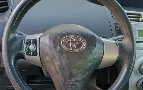 Toyota Yaris III рестайлинг, 2006 год, 380 000 рублей, 11 фотография