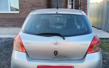 Toyota Yaris III рестайлинг, 2006 год, 380 000 рублей, 5 фотография