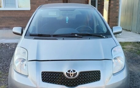 Toyota Yaris III рестайлинг, 2006 год, 380 000 рублей, 2 фотография