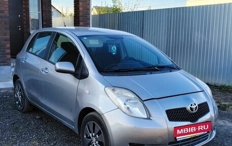 Toyota Yaris III рестайлинг, 2006 год, 380 000 рублей, 3 фотография