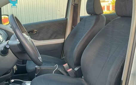 Toyota Yaris III рестайлинг, 2006 год, 380 000 рублей, 12 фотография