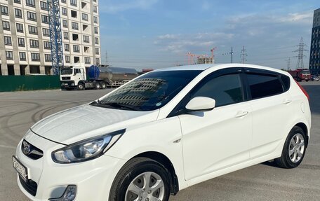 Hyundai Solaris II рестайлинг, 2012 год, 799 999 рублей, 3 фотография